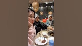 heris dan queenny melepas lelah makan bareng direstoran.