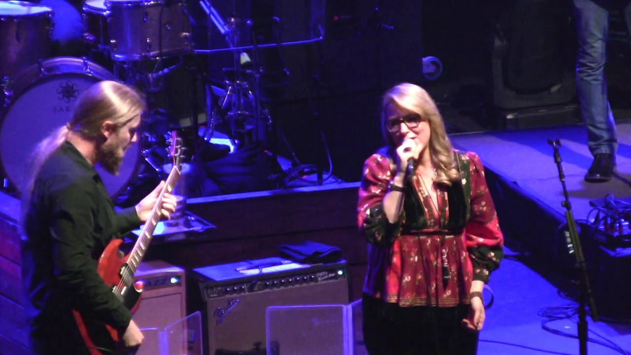 Guarda Tedeschi Trucks, "Lets Go Get Stoned" 12/2/2017, Boston, MA su YouTube Guarda Tedeschi Trucks, "Lets Go Get Stoned" 12/2/2017, Boston, MA su YouTube