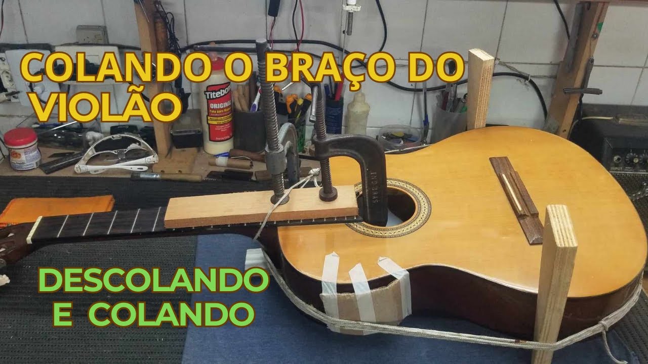 Colando o braço do violão.