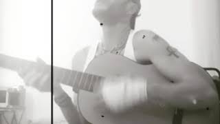 Pour toi mama ton chanteur que tu aimes beaucoup Khaled de la musique Acha