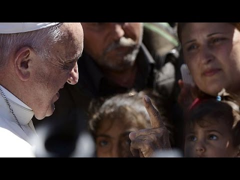 بابا الفاتيكان يعود إلى روما مصطحبا معه اثني عشر لاجئا سوريا مسلما