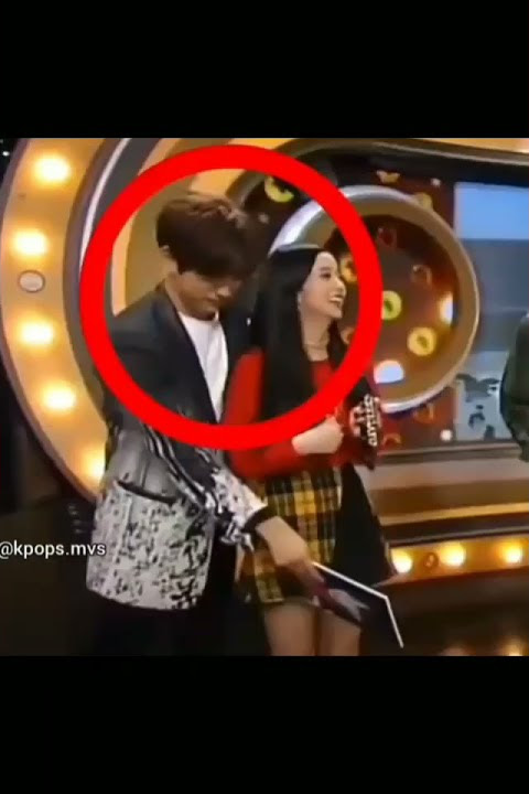 Jisoo and Jinyoung are very close (like hugging)