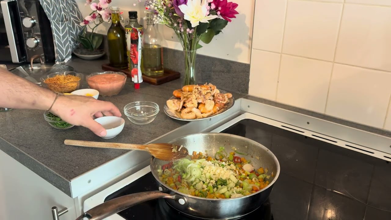 ‏قلبنا البايلا 🇪🇸 مغربية بالشعرية 🇲🇦 والحوت 🦑🐟🦐والنتيجة مذاق 💣 خيالي ضروري جربوها 😉