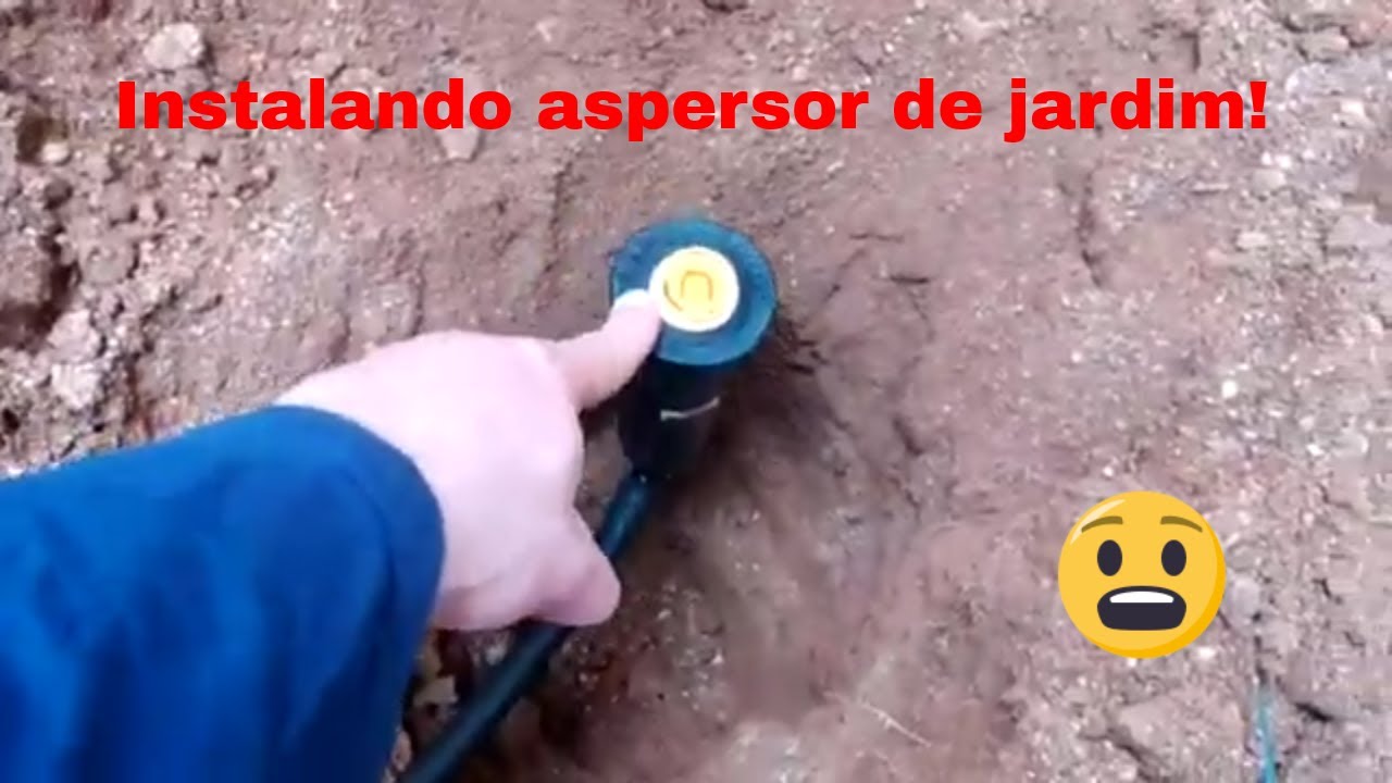 Montando um aspersor de jardim com irrigação por gravidade.