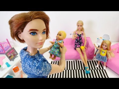 Video: Barbie'nin küçük kız kardeşlerinin adı nedir?