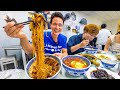 I Tried Viral Chinese Noodles in Shanghai!! 🇨🇳
