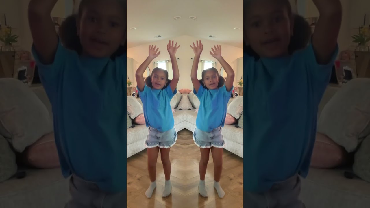 Scarlett Has A Twin Twins Mirror Meplusyou
