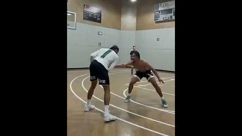 ｜上课局！安东尼单挑教育年轻球员，甜瓜一打一脚步真强！｜ - 天天要闻