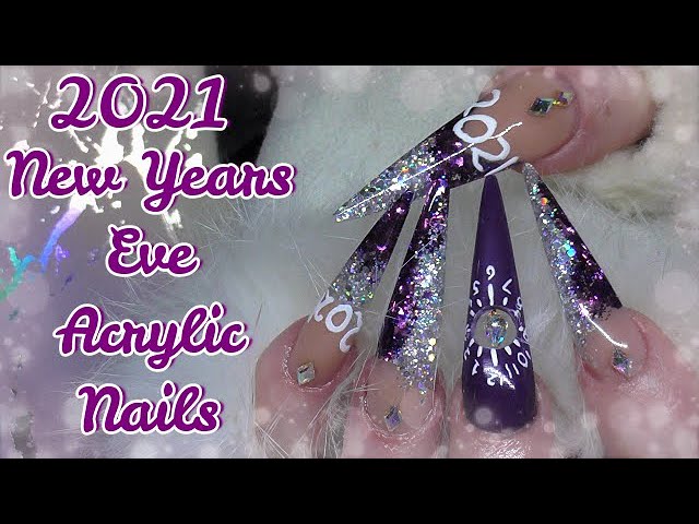 Dazzling New Year's Eve Manicure Ideas | BEAUTY