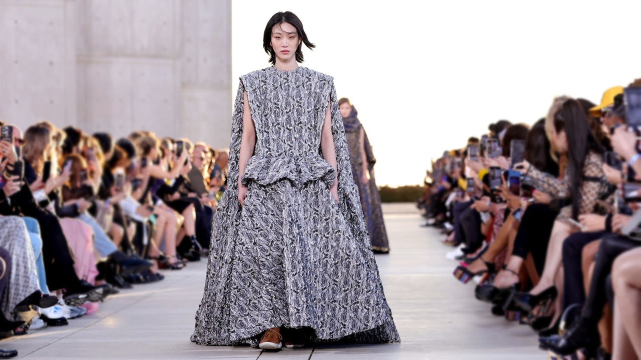 Louis Vuitton: 5 trends from the cruise 2022 show that we already want to  wear