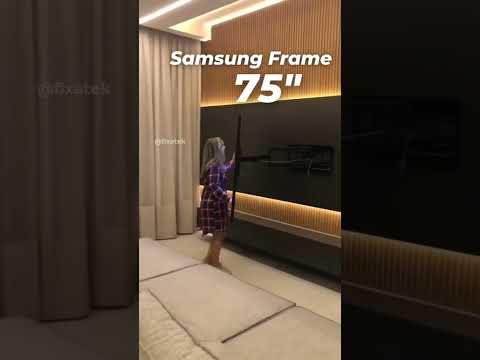 Articulação de 180 graus dessa TV Samsung The Frame de 75 polegadas com suporte com braço de 1 metro