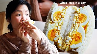 what i eat in a day (7eleven egg sando, tiramisu, 200 hour ramen!)