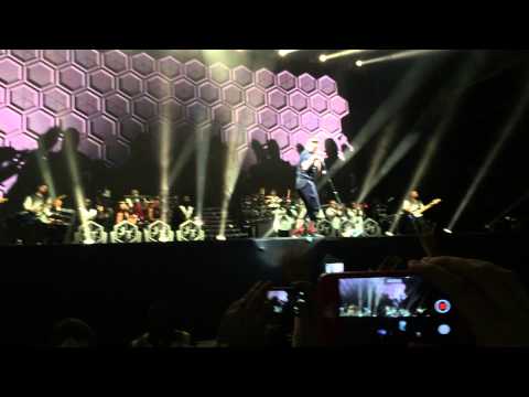 justin-timberlake-pusher-love-girl-live-abu-dhabi-2014