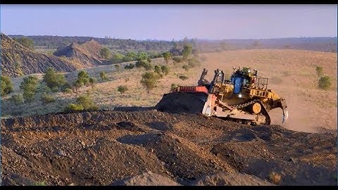 Pushing Boundaries with Cat® Command for Dozing