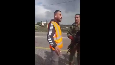צפו: מחבל ערבי (עם תעודה כחולה) מקלל ומאיים על חייל צה״ל נשאר מאופק , ןזה קורה כי מסרסים חיילים