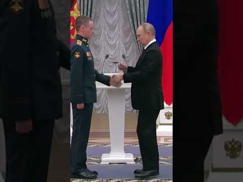 Путин награждает героев России за подвиги!! #путин #shorts