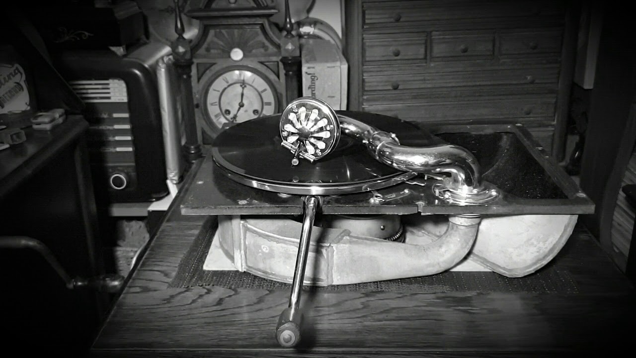 Bless You. Ink Spots. Nude HMV 102 Portable Gramophone Phonograph