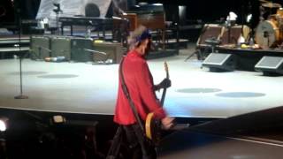 Video thumbnail of "the rolling stones (i can get no ) sastifaction live 2013 montreal"
