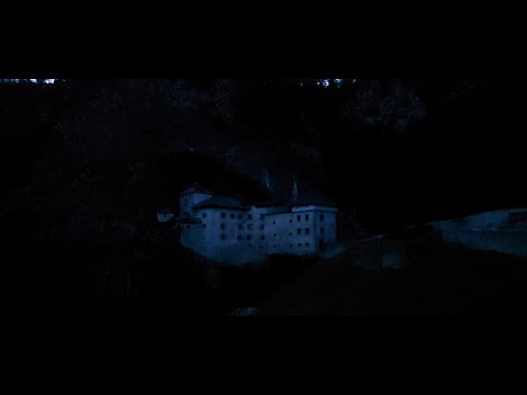 Video: Castello Di Predjama - La Dimora Del 