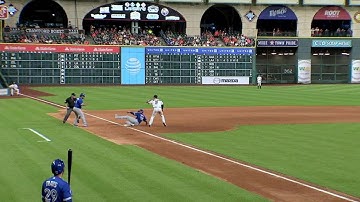 TOR@HOU: Altuve fields grounder, nabs Smoak at third