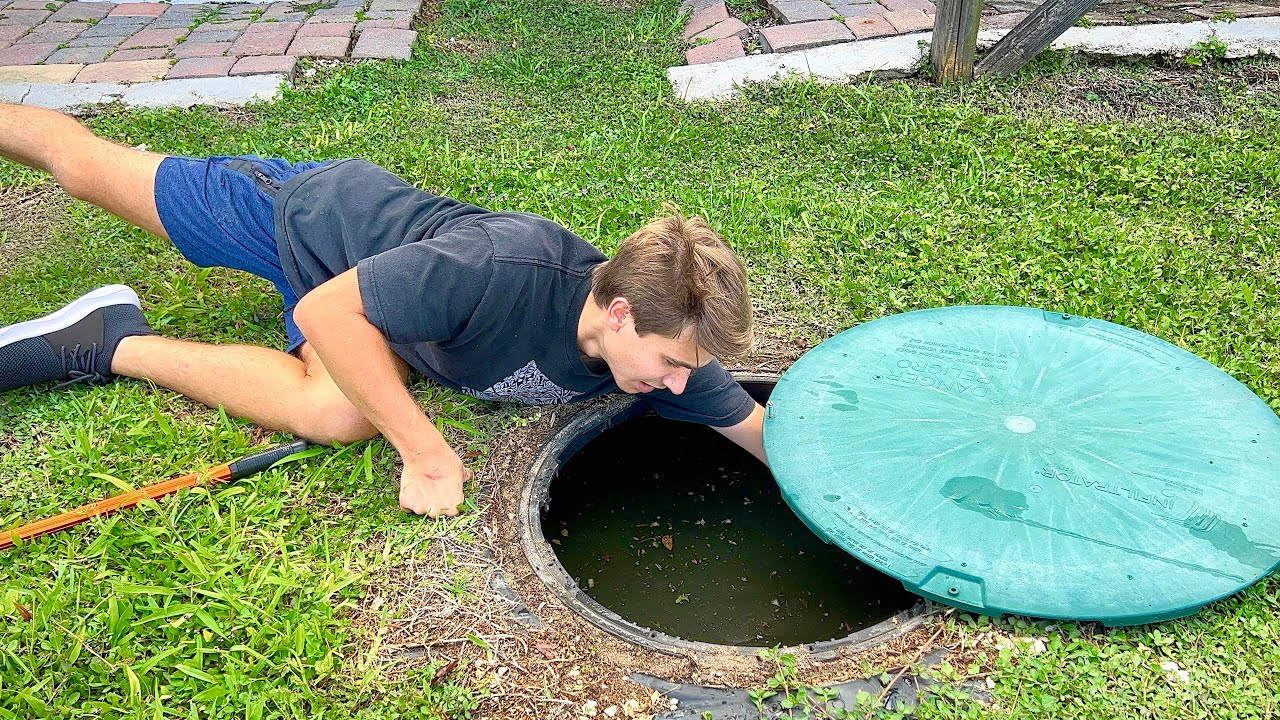 Download WHAT WAS LIVING IN MY SEPTIC TANK ?! WE PULLED IT OUT !