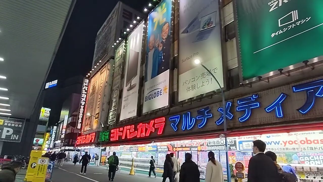 西新宿　ヨドバシカメラ　新宿西口本店　ネオン看板　20251230　カメラ Google Pixel 5a