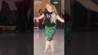 رقص ساخن لبنت روسية على أغنية مغربية شعبية... جميل جدا  شاهد قبل الحذف 