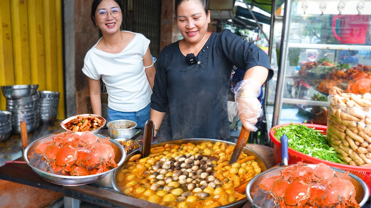 Khủng Nồi Bánh Canh Cua Lột chả cá thác lác khách đông ngợp thở, chị gái múc bán không kịp thấy mê