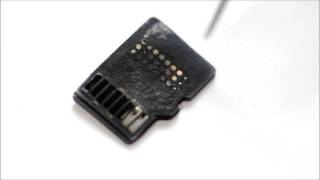 microSDカードを分解(?)して中身を見てみよう  disassembling 32GB micro SD (TF) card - what's inside?