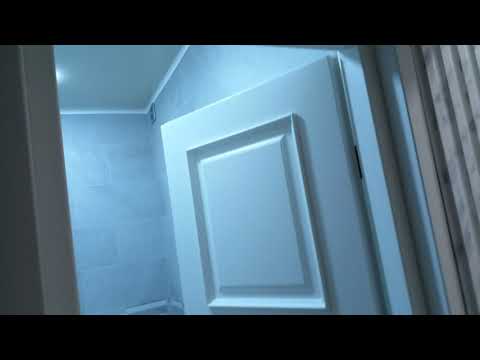 ვიდეო: კარები მაღლა (30 ფოტო): კარადები შესასვლელი კარის ზემოთ დერეფანში და დერეფანში, ჩაშენებული კარადები საძინებელში კარის ზემოთ