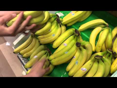 Video: Kuinka monta kaloria yhdessä banaanissa on: hedelmän ravintoarvo ja koostumus