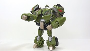 Video Review of the Transformers Prime Voyager Class; Bulkhead