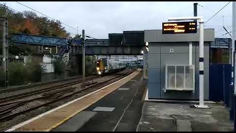 Class 387 passing Harringay with a horn and Class 800 Azuma passing