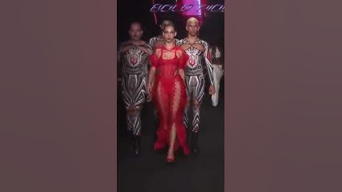 Thumbnail of ainda tô boba que desfilei no SPFW #shorts #spfw