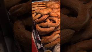 👀Pretzel Stand at the Amish Market in America🥨😋 #pretzel #howto #shape #pretzelstand #travel #usa 🇺🇸