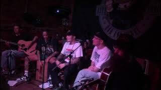 Download lagu Neck Deep- December (Acoustic) Live 2021