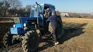 Кум в оранці Трактор Т-40АМ Плуг ПЛН 3-35 мало не вграв трактор...