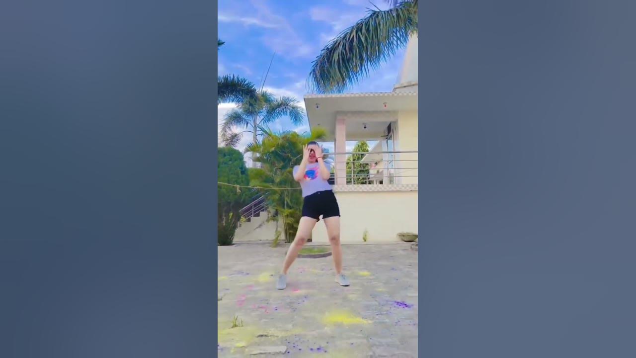girls holi photo 2025