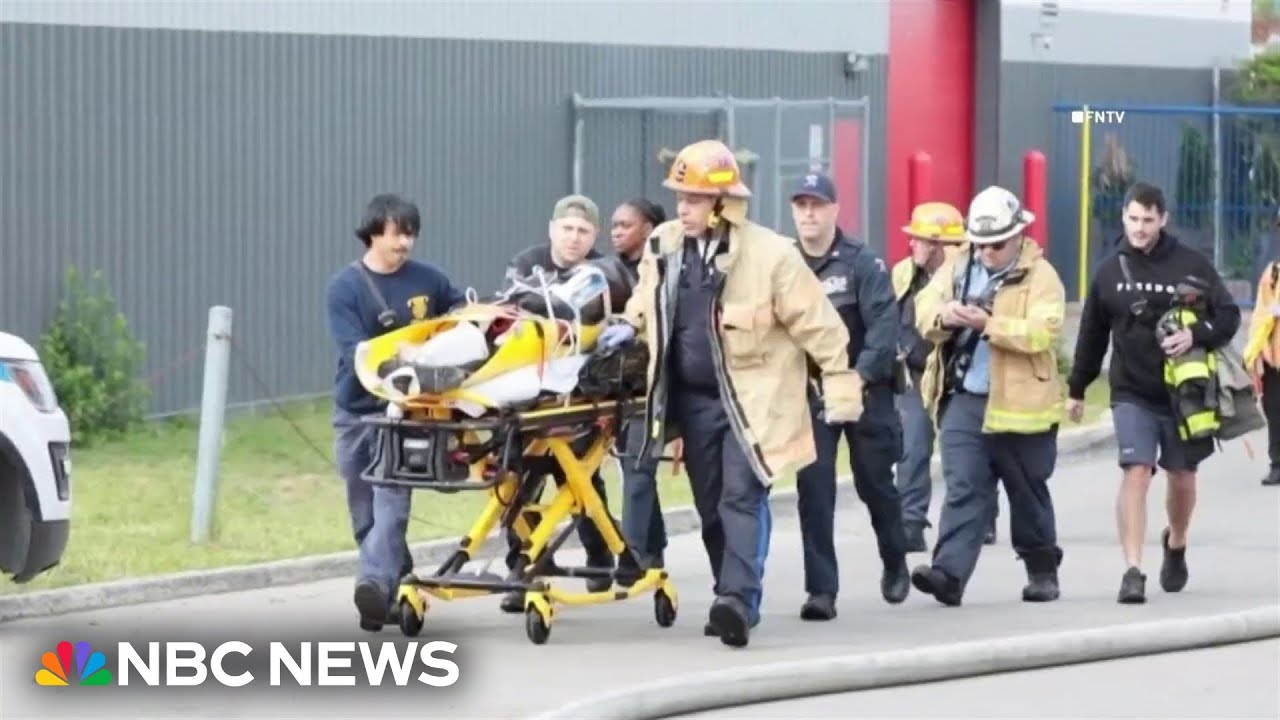 Firefighters injured in Staten Island shipyard explosion Firefighters injured in Staten Island shipyard explosion