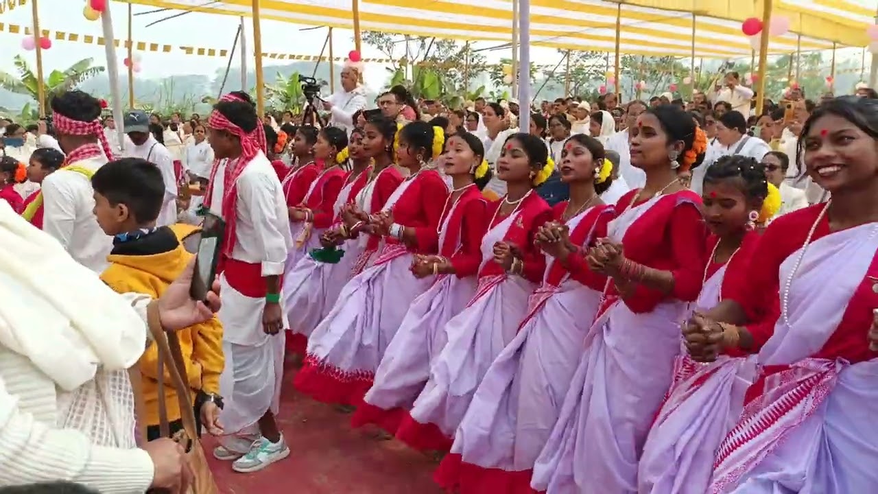 চাহ জনগোষ্ঠীৰ পৰম্পৰাগত নৃত্য 