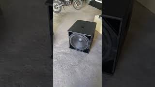 Teste sub 18 polegadas oversound 1000 RMS placa dclass 1500 RMS. 4 ohms