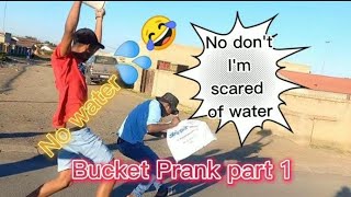 BUCKET PRANK PT.1 : POURING FAKE WATER ON STRANGERS