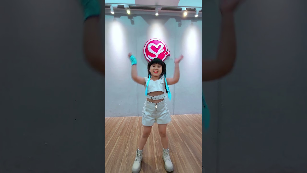 ITZY "None of My Business" dance cover by 柔柔 #dance #kpopcover #tiktok #youtubeshorts 縮圖