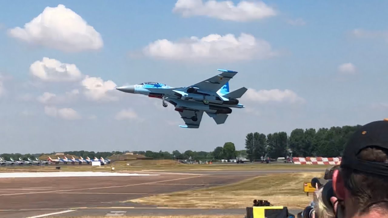 AMAZING SU-27 LANDING