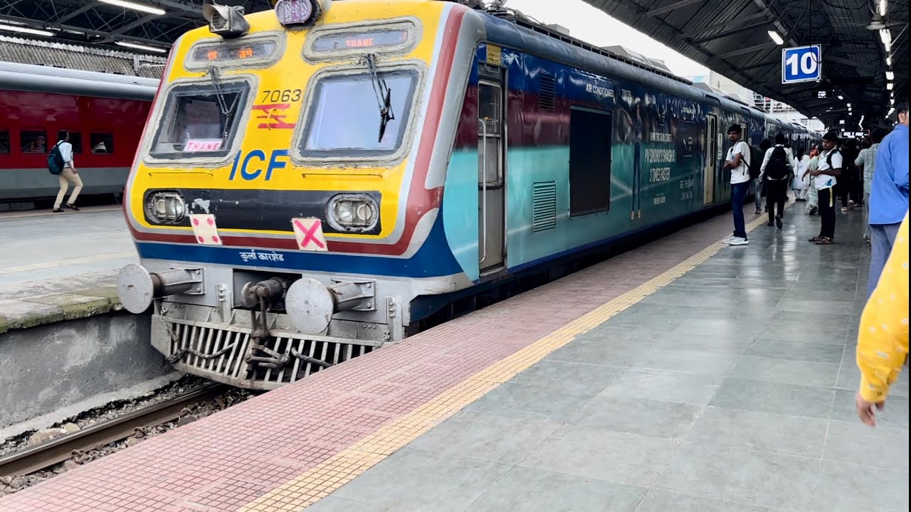 thane-ac-local-train-arrival-and-departure-from-dadar-railways-station