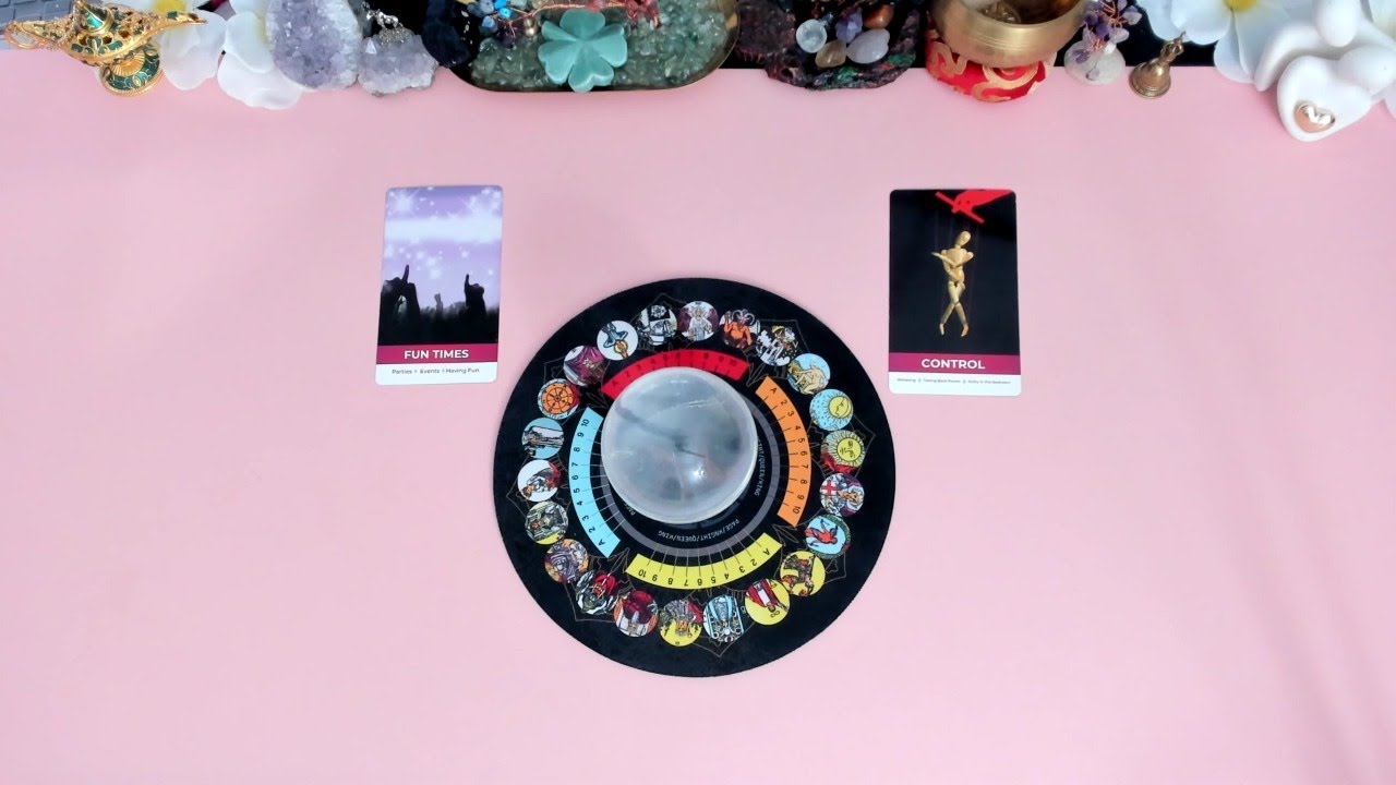 این گوی کریستال کلی حرف داره برات بیا تا برات همشو بگم