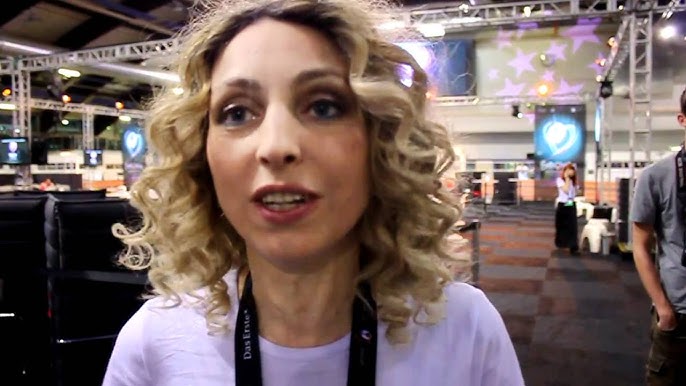 Мен әйелімнің жалаңаш күйін камераға түсірдім YouTube сайтында мас күйде