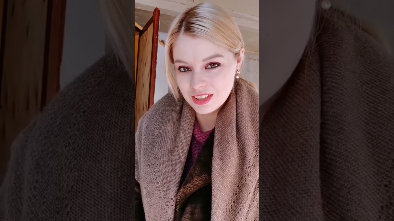 Кареглазка блоггер