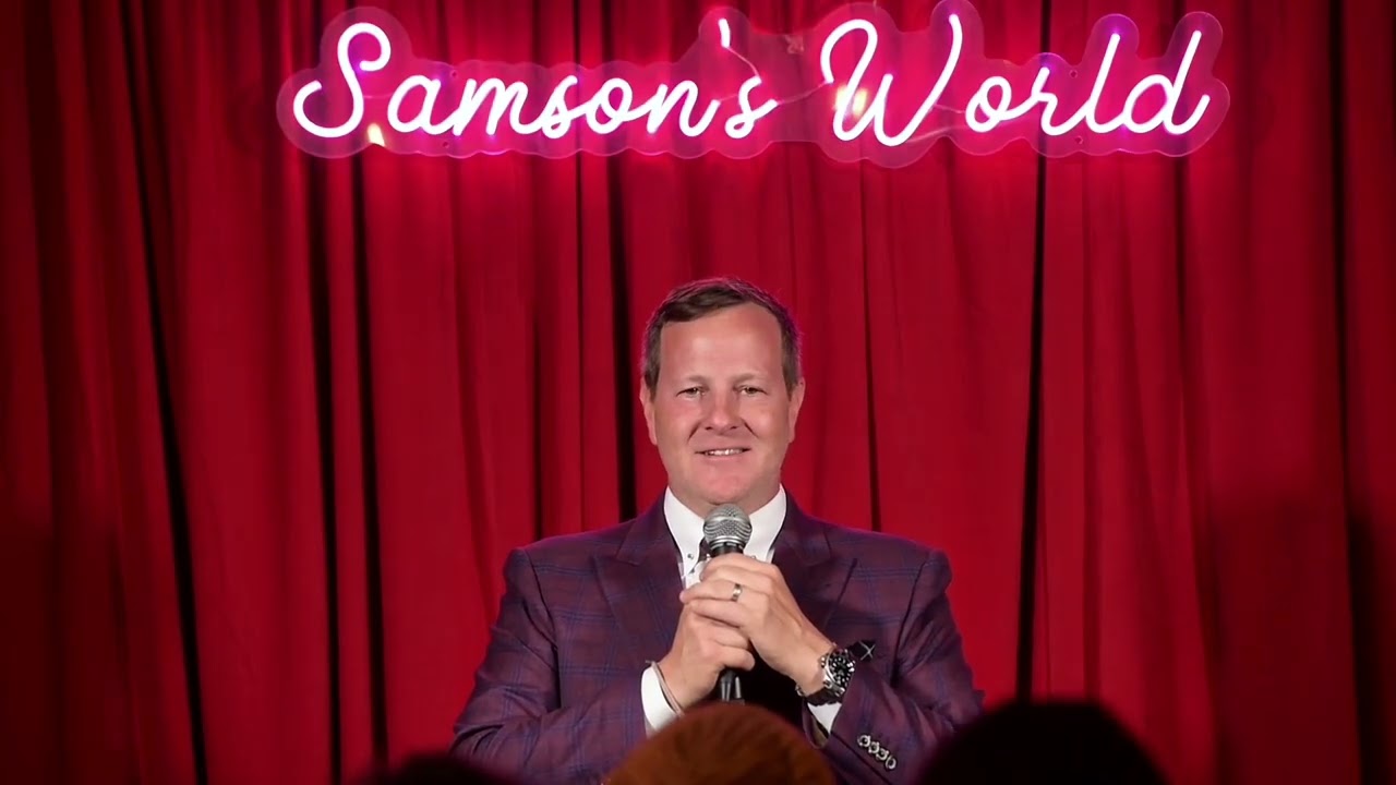 Стендап-выступление Самсона Круппена из сериала «Мир Самсона» на Amazon Prime.