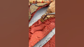 Building a line of stone and glass in a mosaic. Setting pieces into coloured thinset. #shorts #art